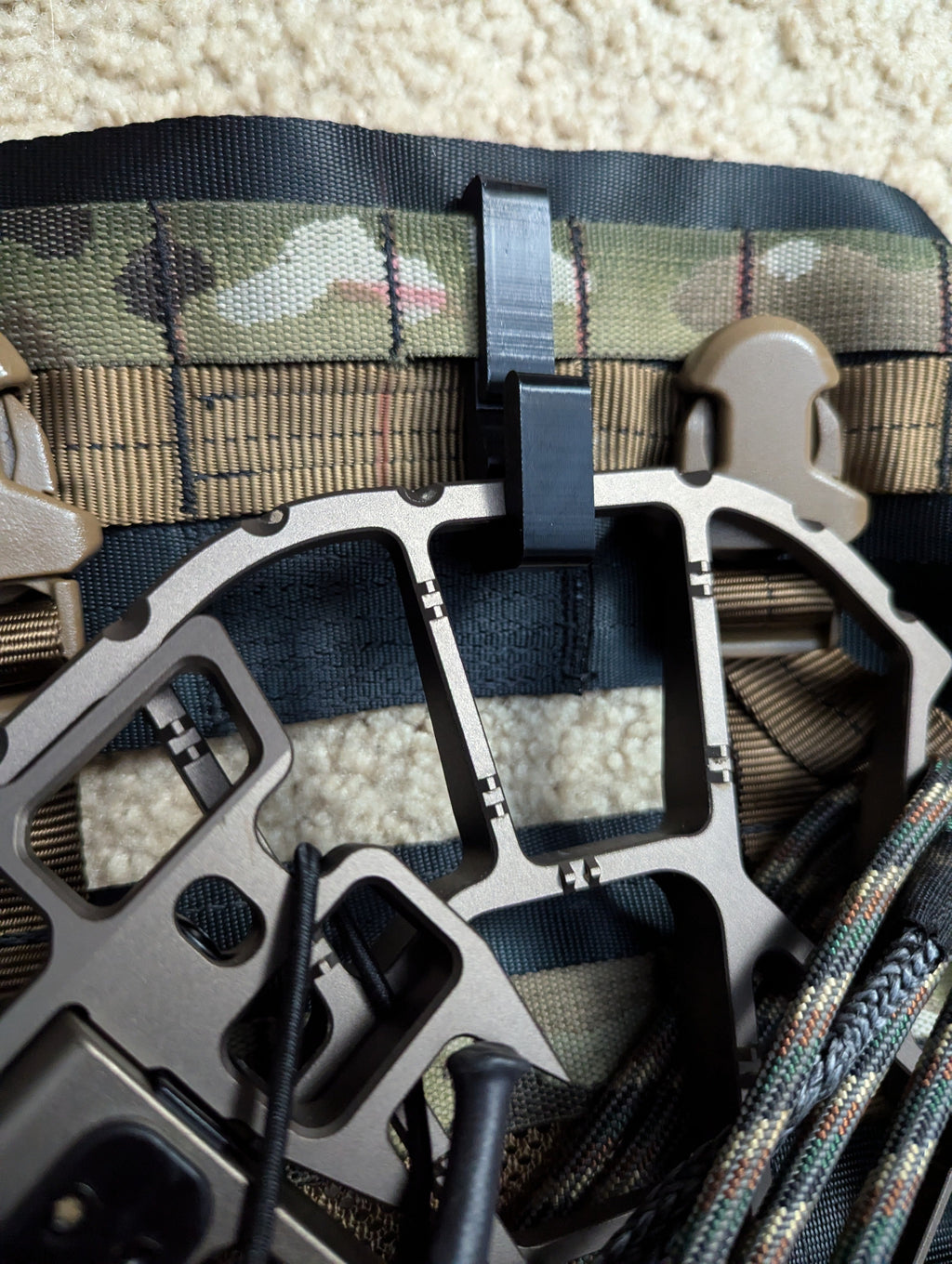Saddle Platform Hanger for Mobile Hunting