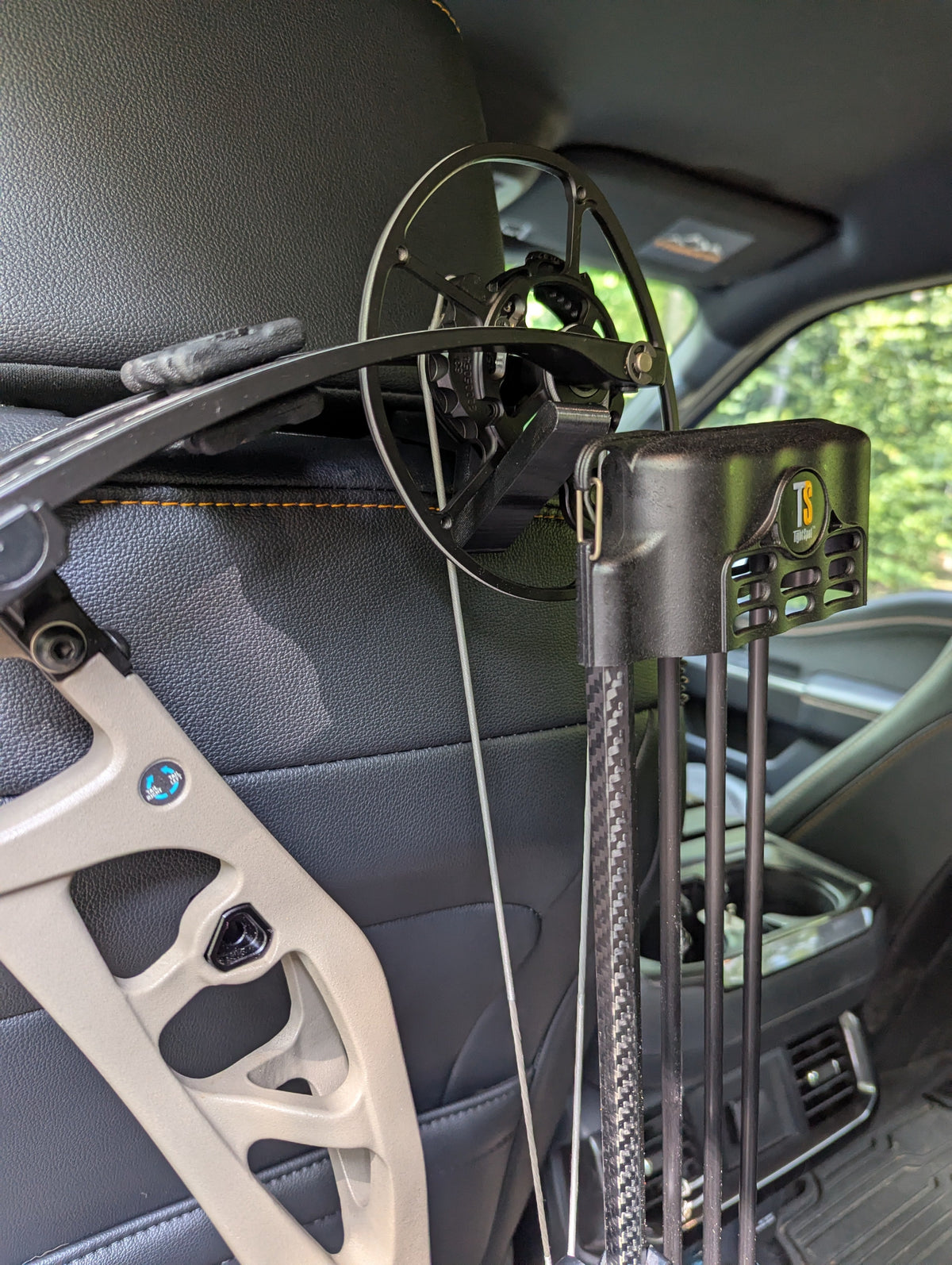 Headrest Post Bow/Gear Hanger